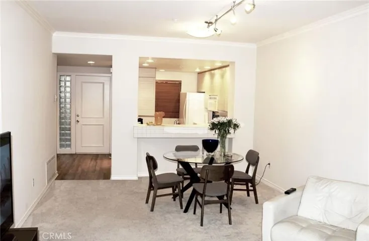 2243 Martin 214, Irvine, California 92612
