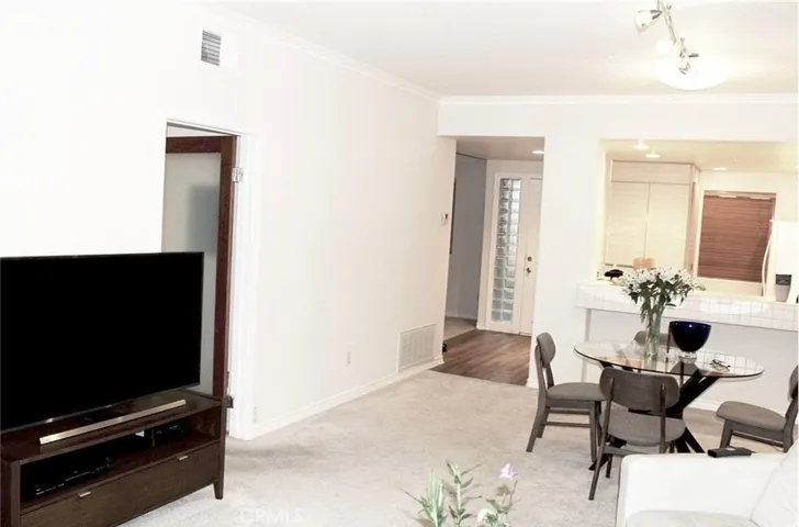 2243 Martin 214, Irvine, California 92612