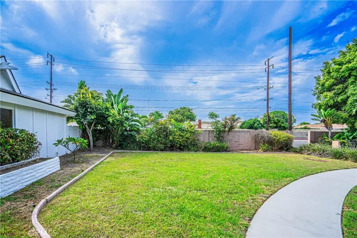 15972 Wicklow Lane, Huntington Beach, California 92647