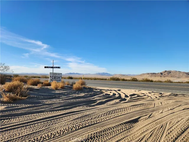 4900 Hacienda Road, Landers, California 92285