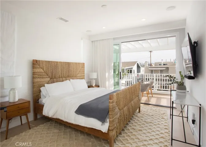 109 Onyx Avenue, Newport Beach, California 92662