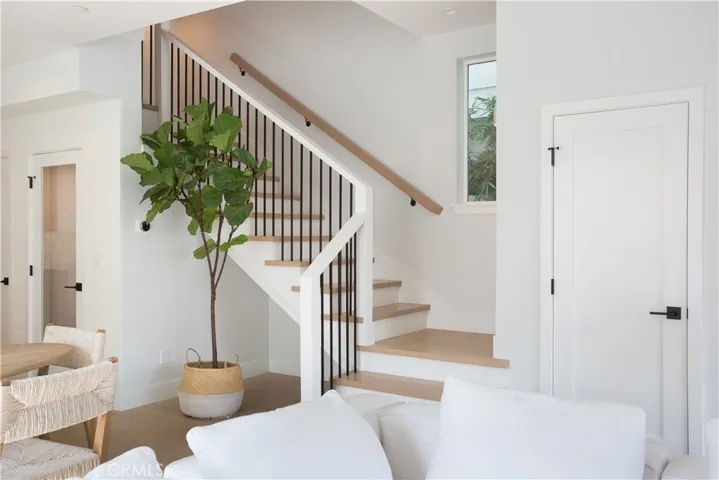 109 Onyx Avenue, Newport Beach, California 92662