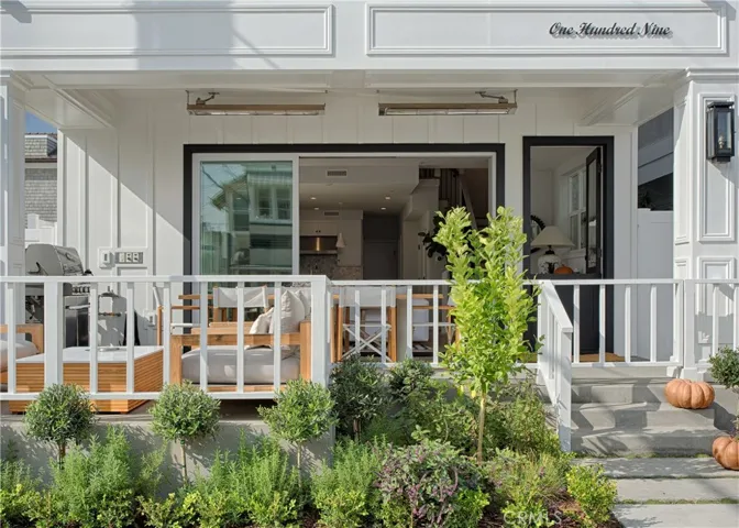 109 Onyx Avenue, Newport Beach, California 92662