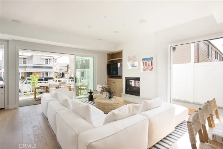109 Onyx Avenue, Newport Beach, California 92662