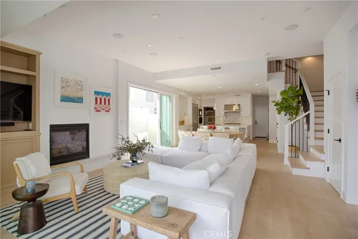 109 Onyx Avenue, Newport Beach, California 92662