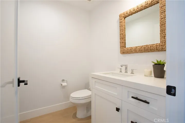 109 Onyx Avenue, Newport Beach, California 92662
