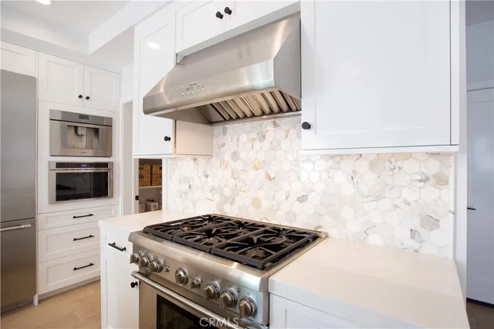 109 Onyx Avenue, Newport Beach, California 92662