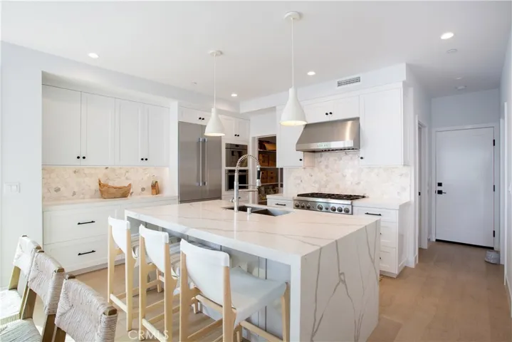 109 Onyx Avenue, Newport Beach, California 92662