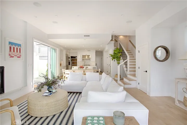109 Onyx Avenue, Newport Beach, California 92662