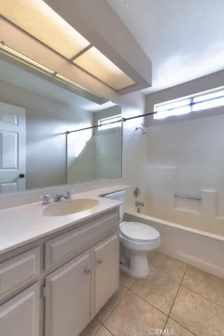 Upstairs guest bath