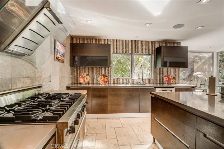 6084 Lake Lindero Drive, Agoura Hills, California 91301
