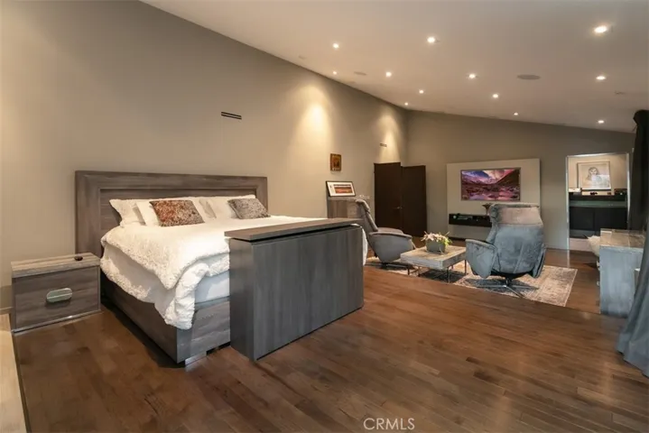 6084 Lake Lindero Drive, Agoura Hills, California 91301