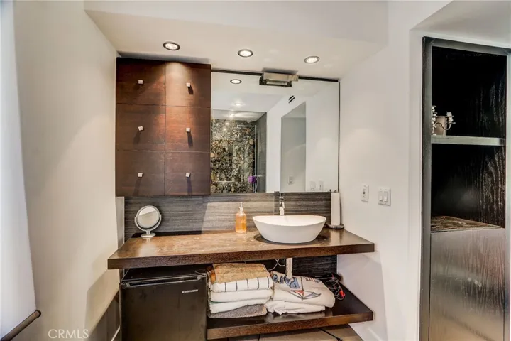 6084 Lake Lindero Drive, Agoura Hills, California 91301