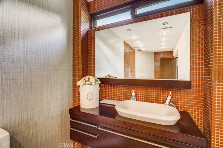 6084 Lake Lindero Drive, Agoura Hills, California 91301