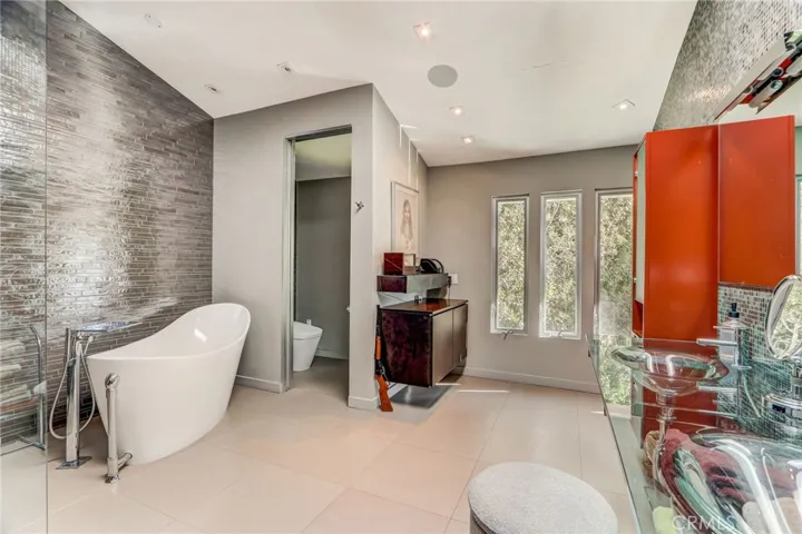 6084 Lake Lindero Drive, Agoura Hills, California 91301
