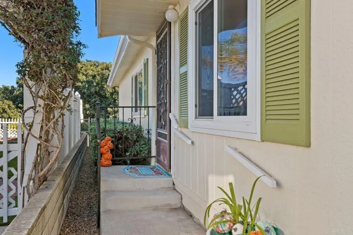 633 Via Bogota, Vista, California 92081