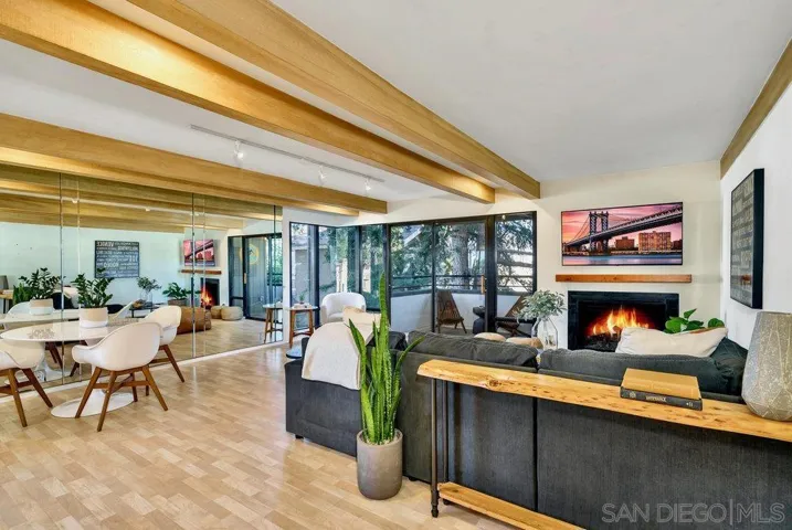 2533 Navarra Dr 1a, Carlsbad, California 92009