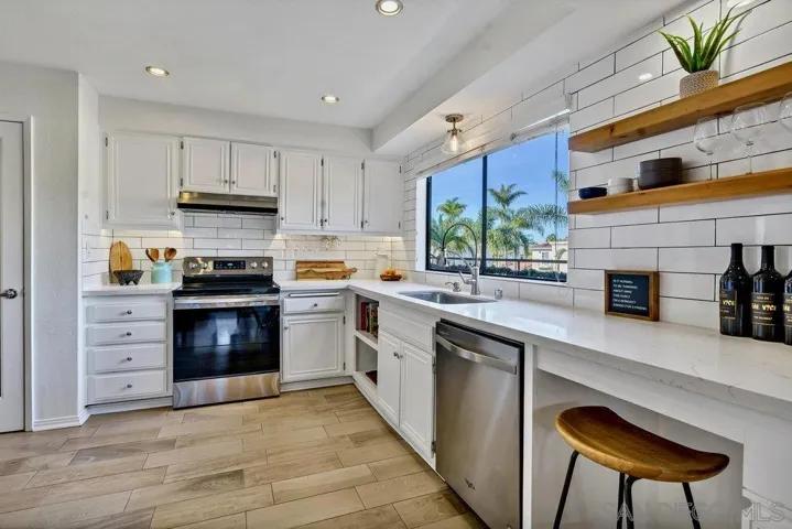 2533 Navarra Dr 1a, Carlsbad, California 92009