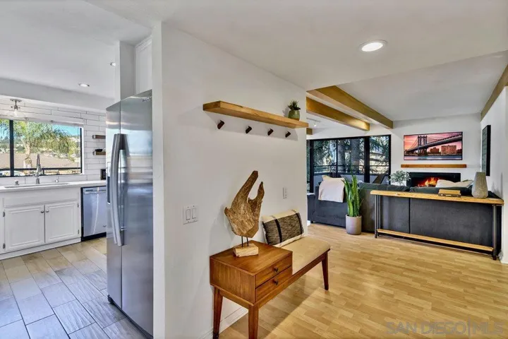 2533 Navarra Dr 1a, Carlsbad, California 92009