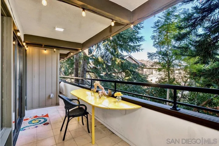2533 Navarra Dr 1a, Carlsbad, California 92009