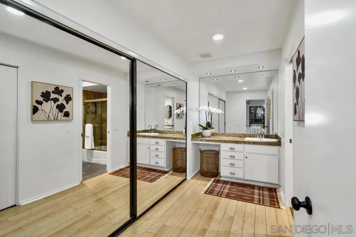 2533 Navarra Dr 1a, Carlsbad, California 92009