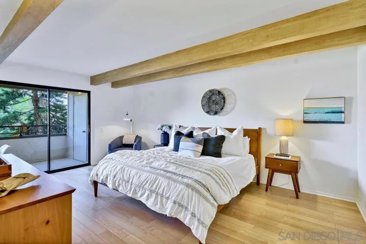 2533 Navarra Dr 1a, Carlsbad, California 92009
