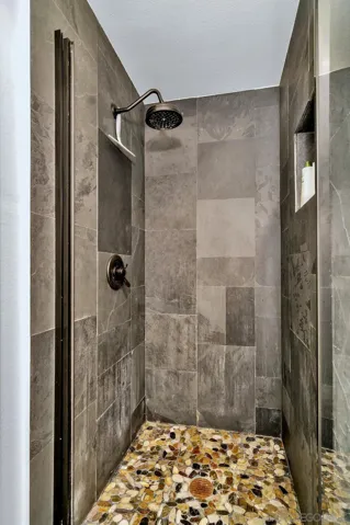 2533 Navarra Dr 1a, Carlsbad, California 92009