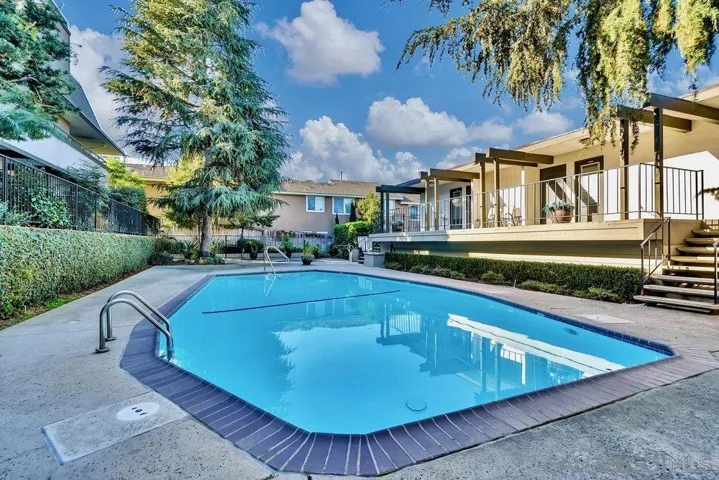 2533 Navarra Dr 1a, Carlsbad, California 92009