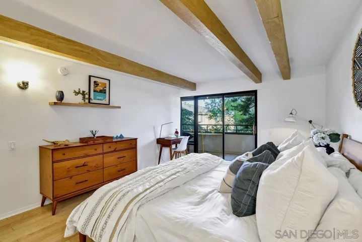 2533 Navarra Dr 1a, Carlsbad, California 92009