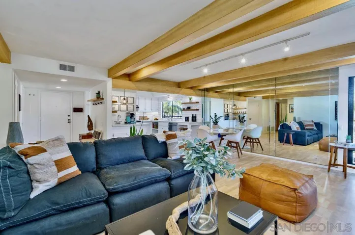 2533 Navarra Dr 1a, Carlsbad, California 92009