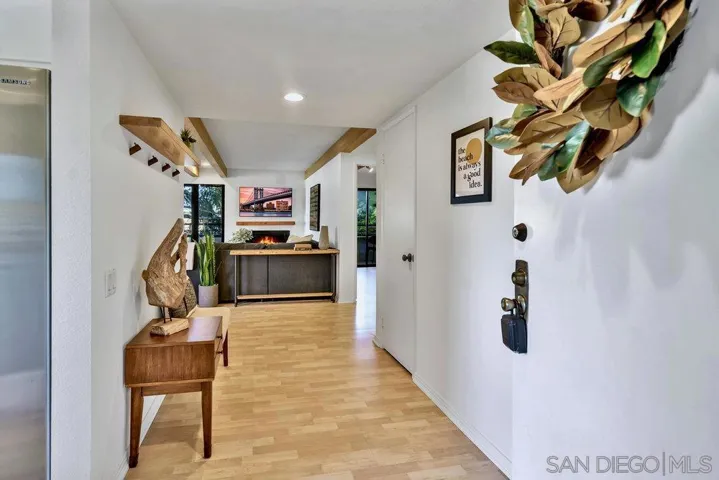2533 Navarra Dr 1a, Carlsbad, California 92009