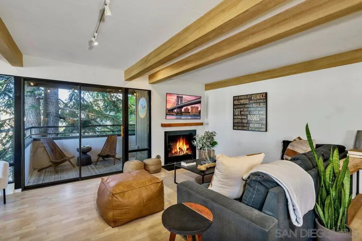 2533 Navarra Dr 1a, Carlsbad, California 92009