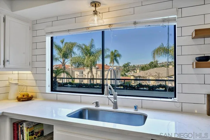 2533 Navarra Dr 1a, Carlsbad, California 92009