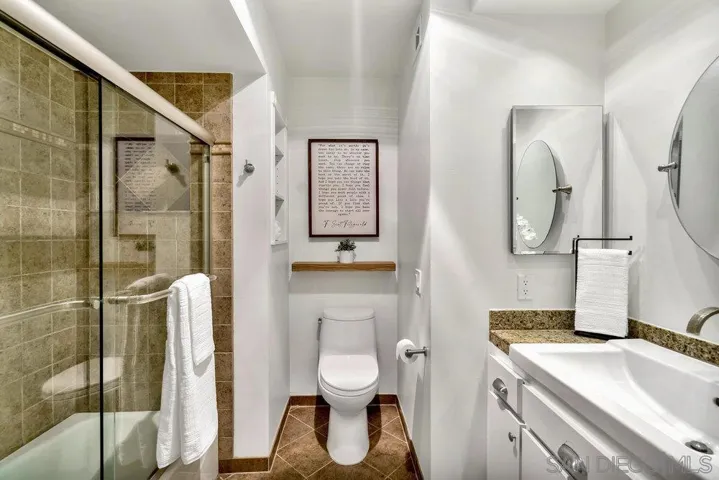 2533 Navarra Dr 1a, Carlsbad, California 92009
