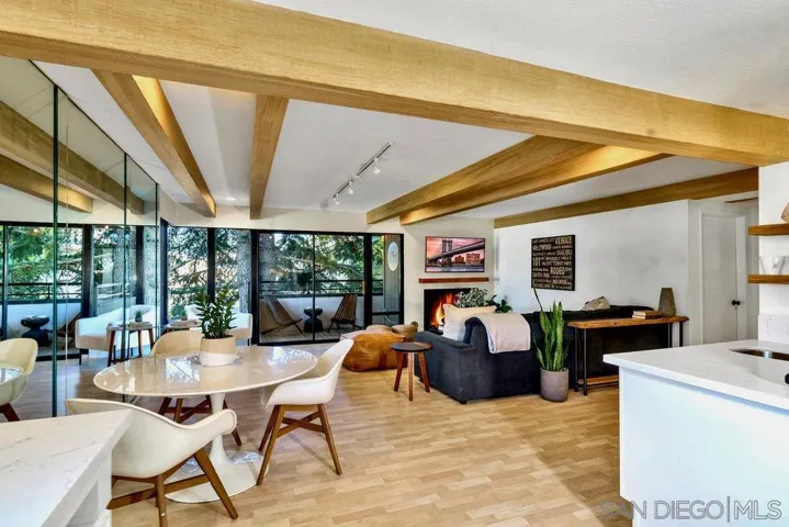 2533 Navarra Dr 1a, Carlsbad, California 92009