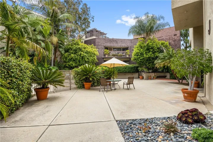 950 N Kings Road 225, West Hollywood, California 90069