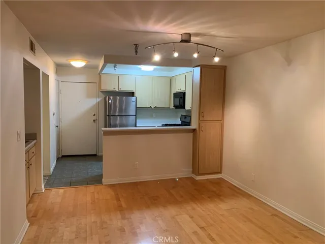 5143 Bakman Avenue 318, North Hollywood, California 91601