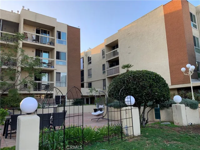 5143 Bakman Avenue 318, North Hollywood, California 91601