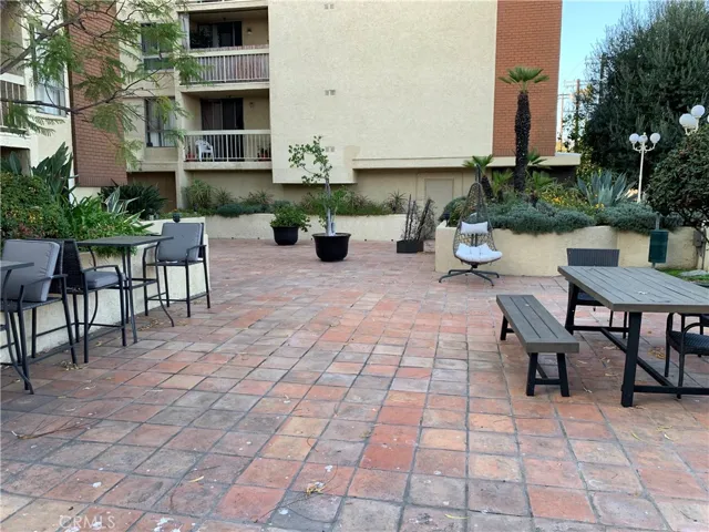 5143 Bakman Avenue 318, North Hollywood, California 91601