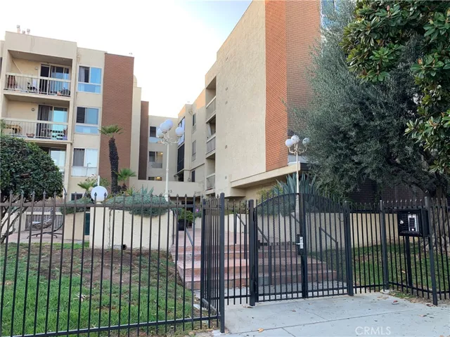5143 Bakman Avenue 318, North Hollywood, California 91601
