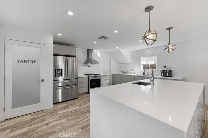 9524 Muller Street, Downey, California 90241