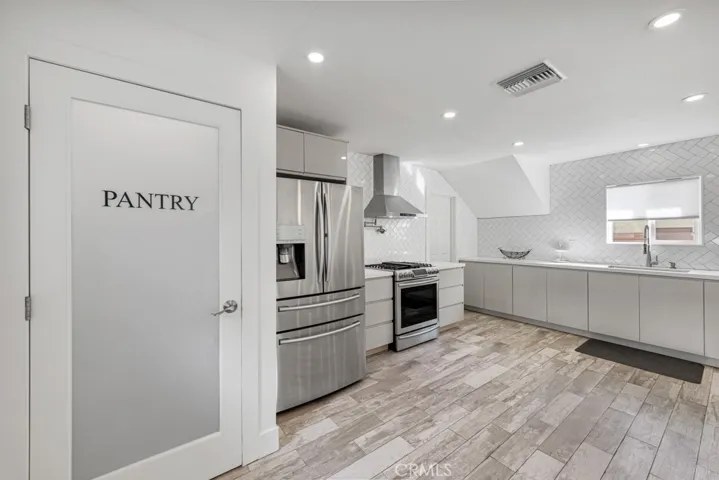 9524 Muller Street, Downey, California 90241