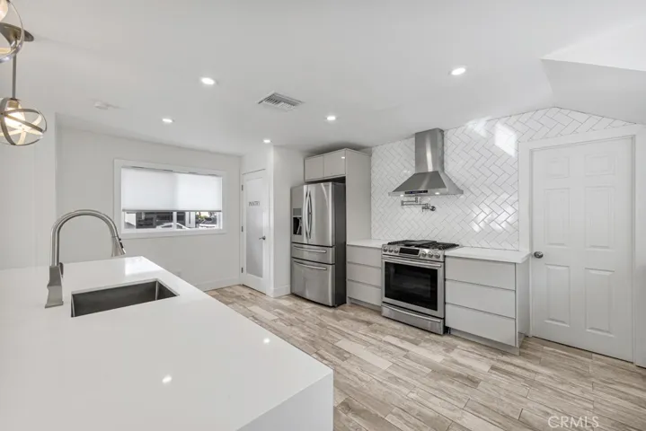 9524 Muller Street, Downey, California 90241