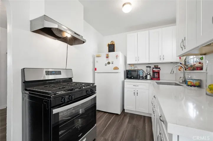 2295 Couts Avenue, Commerce, California 90040