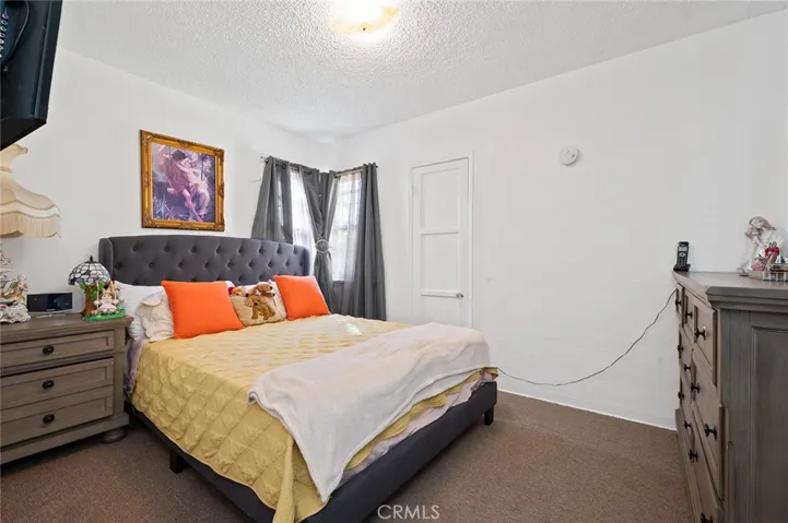 2295 Couts Avenue, Commerce, California 90040