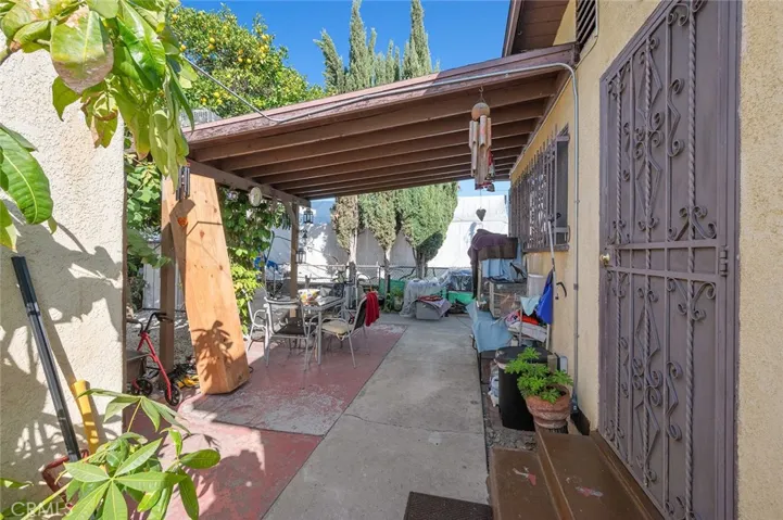 2295 Couts Avenue, Commerce, California 90040