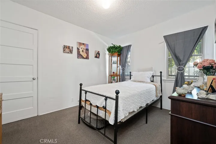 2295 Couts Avenue, Commerce, California 90040