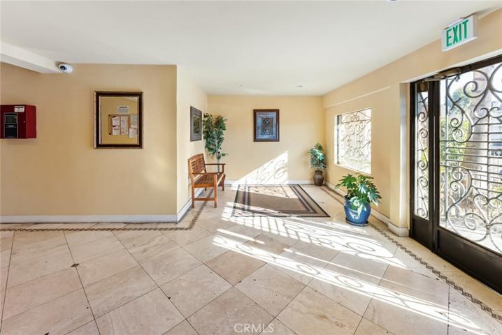 20327 Saticoy Street Unit 112, Winnetka, California 91306