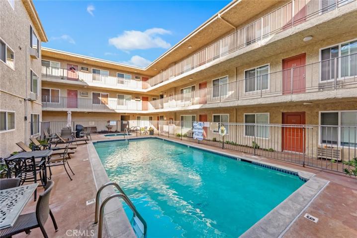 20327 Saticoy Street Unit 112, Winnetka, California 91306