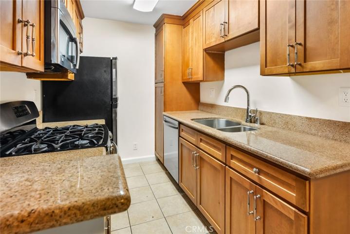 20327 Saticoy Street Unit 112, Winnetka, California 91306